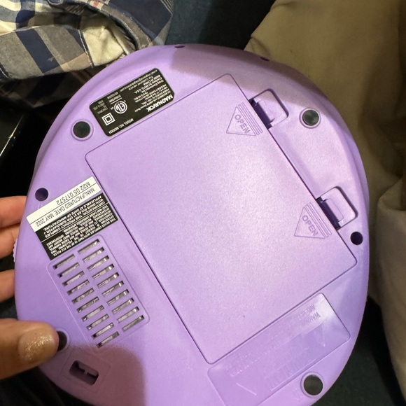 Magnavox MD6924-PL Portable Top Loading CD Boombox with AM/FM Stereo Radio - Picture 6 of 6